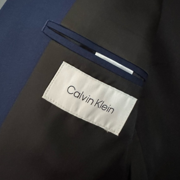 Calvin Klein Navy Youth Blazer, size 20. Worn once. - Picture 5 of 8